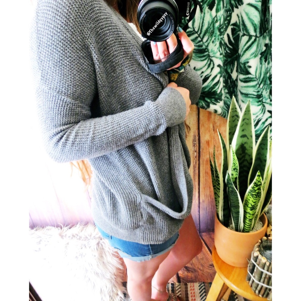 American Eagle light weight gray cardigan 🌿 - Picture 4 of 9